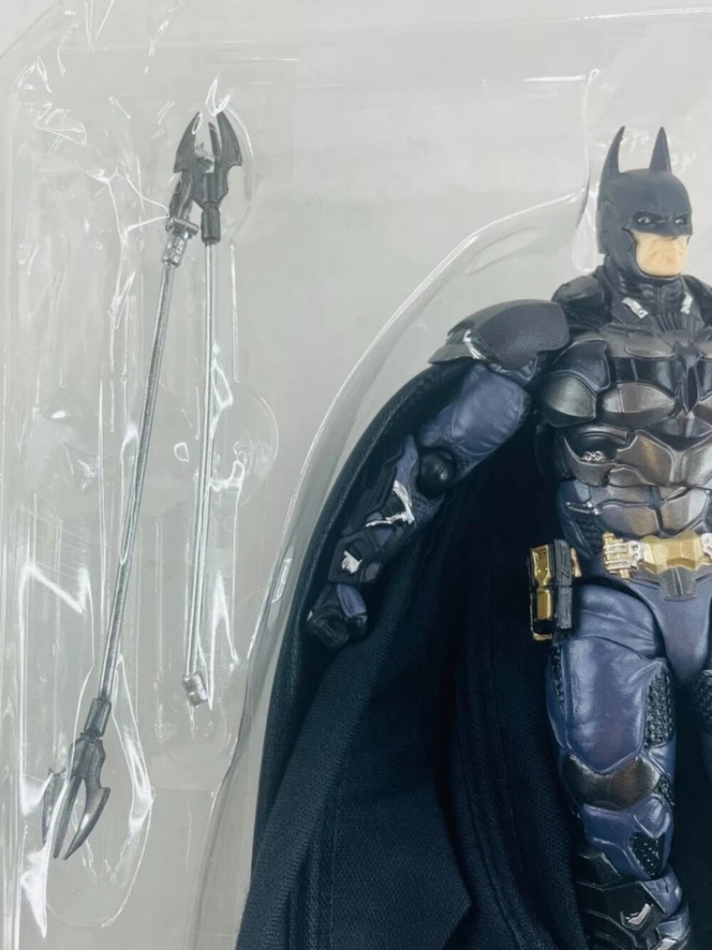 Batman Arkham Knight Action Figure 6.5" w/ Accessory Hands & Stand Base - Picture 4 of 8